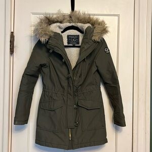 American Eagle Outfitters AEO - Parka with fuzzy shearling lining and hood XS